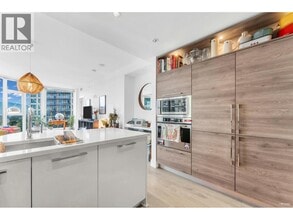 7388 Kingsway in Burnaby, BC - Building Photo - Building Photo