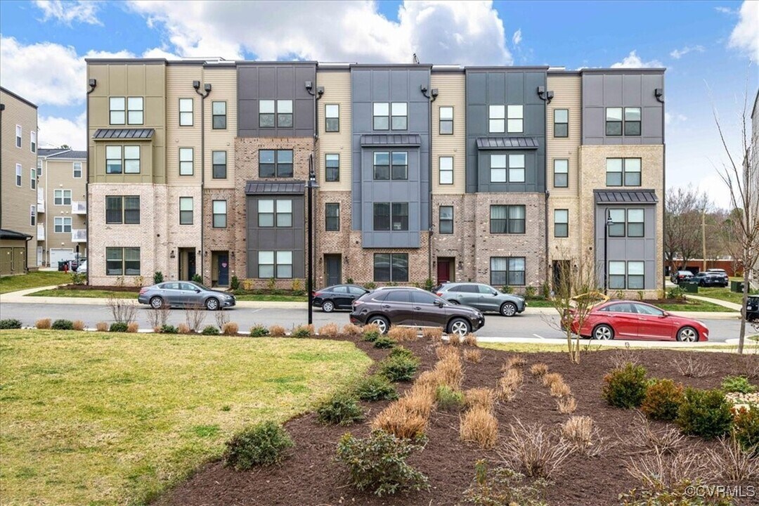 2677 St Elias Dr in Henrico, VA - Building Photo