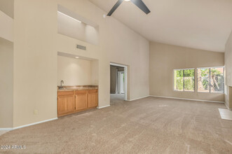 10060 E San Bernardo Dr in Scottsdale, AZ - Building Photo - Building Photo