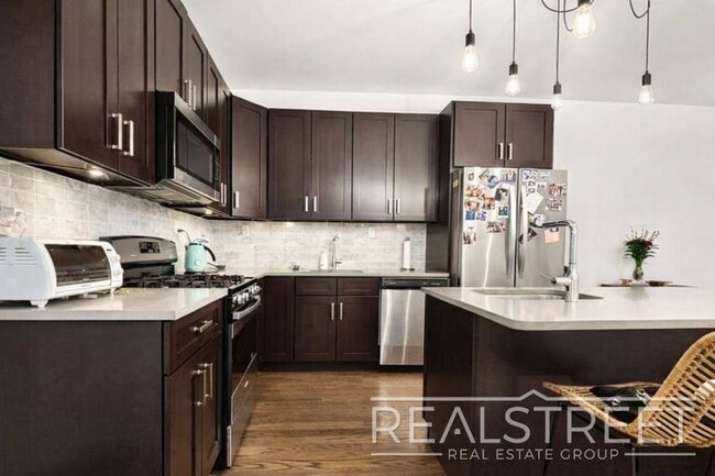 Crown Heights 2BR/2BA w/ In-Unit Laundry