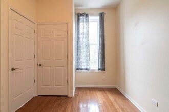1761 W Augusta Blvd in Chicago, IL - Building Photo - Building Photo