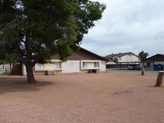 522-526 N 4th St in Avondale, AZ - Foto de edificio