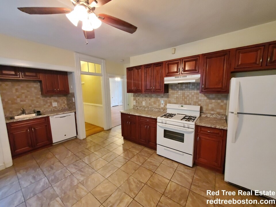 234 Cypress St, Unit 3 in Brookline, MA - Building Photo