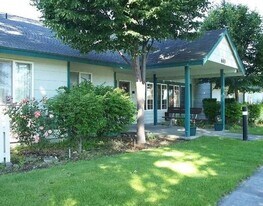 Chestnut Grove in Moses Lake, WA - Building Photo