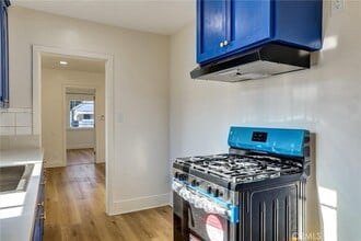 950 E 48th St, Unit NA-1257 in Los Angeles, CA - Building Photo - Building Photo