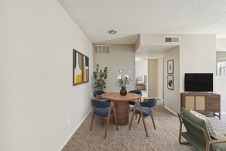 The Hamptons in Dallas, TX - Building Photo - Building Photo