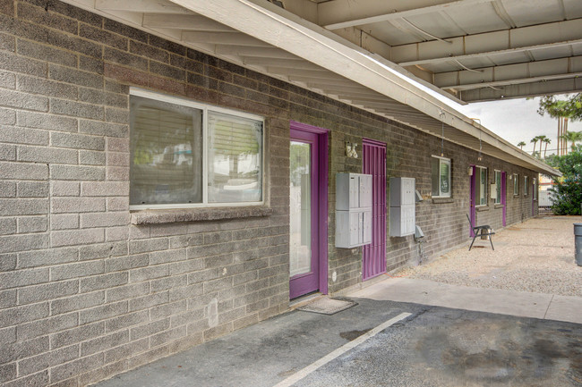 Ivy Apartments in Tempe, AZ - Building Photo - Building Photo