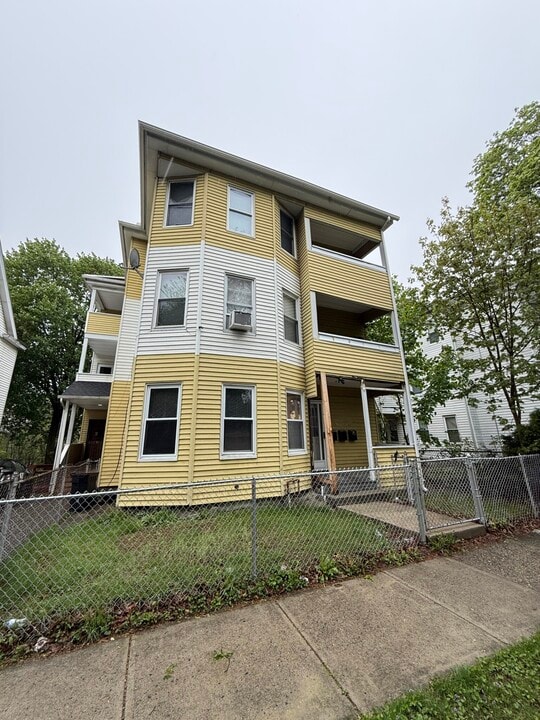 1 Abbott Pl in Worcester, MA - Foto de edificio
