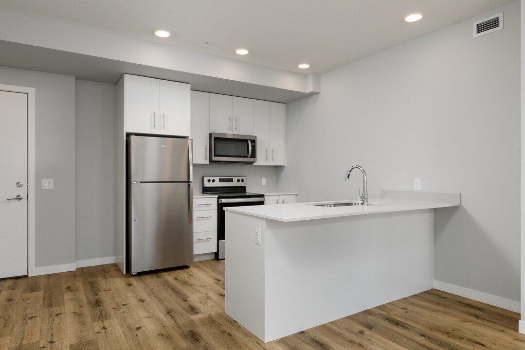 2160 Mayer Rd in Kelowna, BC - Building Photo