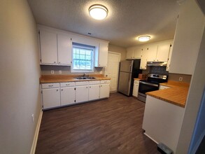 1136 W Grubb St in Hertford, NC - Building Photo - Building Photo