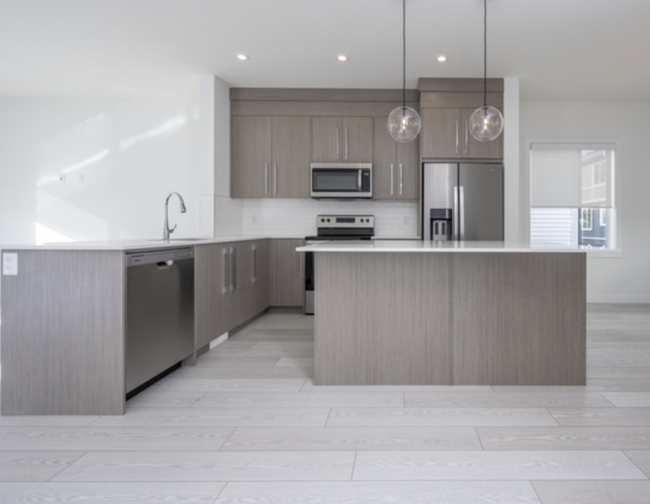 212 Creekstone Dr SW in Calgary, AB - Building Photo - Building Photo