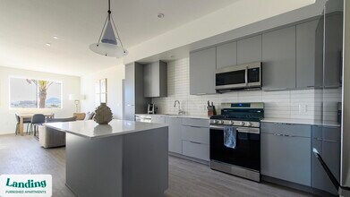 9235 W Russell Rd in Las Vegas, NV - Building Photo - Building Photo