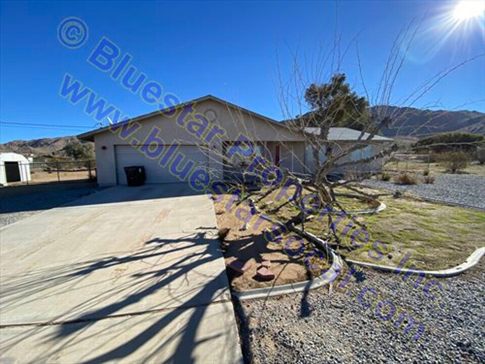 14725 Desert Star Rd in Apple Valley, CA - Building Photo