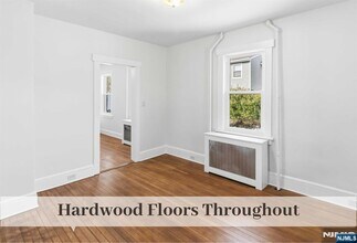 10 Zazzetti St in Waldwick, NJ - Foto de edificio - Building Photo