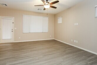 10428 Yew Blossom Ave in Las Vegas, NV - Building Photo - Building Photo