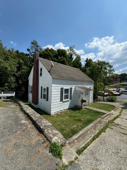 110 1/2 Main St in Beckley, WV - Foto de edificio