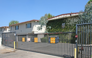 11711 Avon Way in Los Angeles, CA - Building Photo - Building Photo