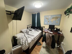 183 River St, Unit 2 in Cambridge, MA - Foto de edificio - Building Photo