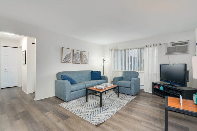 Capitol Villa Apartments in East Lansing, MI - Building Photo - Building Photo