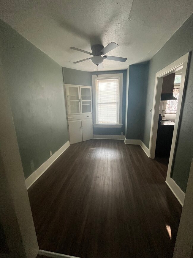 725 W 3rd St in Dubuque, IA - Foto de edificio - Building Photo