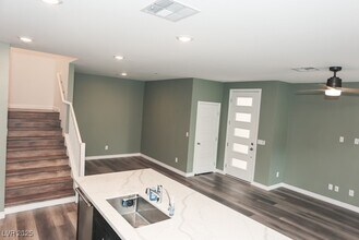 600 Carriage Hill Dr in Las Vegas, NV - Building Photo - Building Photo