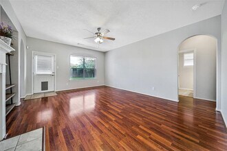 8930 Headstall Dr in Tomball, TX - Building Photo - Building Photo