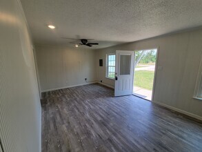 142 Allen St in Bartlett, TX - Foto de edificio - Building Photo