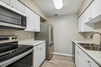 9134 Tudor Dr in Tampa, FL - Building Photo - Building Photo