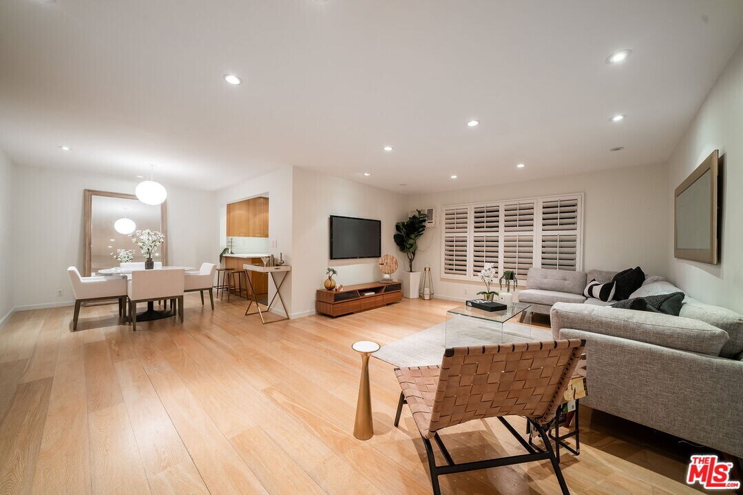 645 Westmount Dr-Unit -211 in West Hollywood, CA - Building Photo