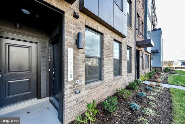 property at 43740 Transit Sq