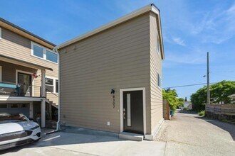 8307 26th Ave NW in Seattle, WA - Building Photo - Building Photo