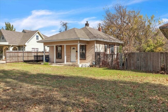 property at 913 S Hoff Ave