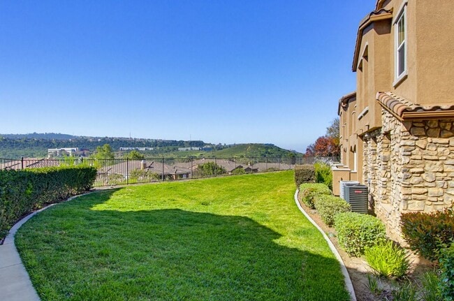 12680 Creekview Dr in San Diego, CA - Building Photo - Building Photo