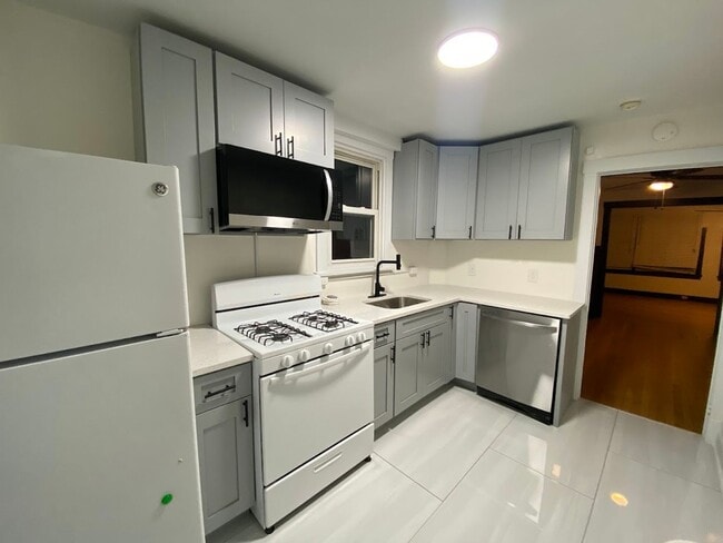 142 Comrie Ave in Braddock, PA - Building Photo - Building Photo