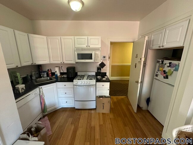 64 Hemenway St, Unit 26 in Boston, MA - Building Photo - Building Photo