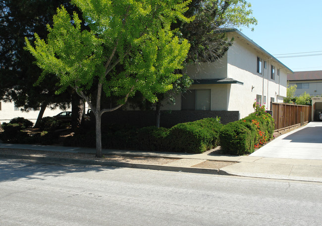 1646 Ontario Dr in Sunnyvale, CA - Foto de edificio - Building Photo