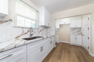 2147 W 104th St in Los Angeles, CA - Building Photo - Building Photo