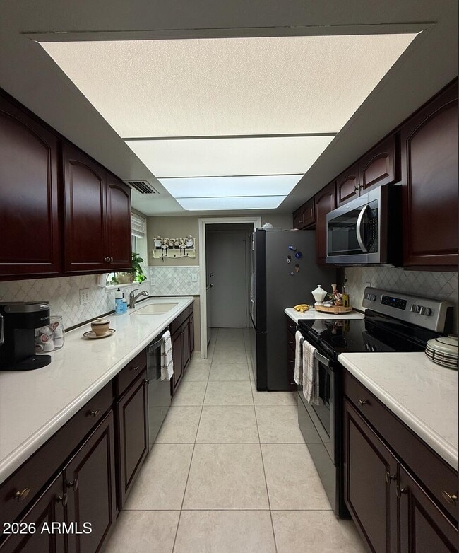 13321 N 26th Ave in Phoenix, AZ - Foto de edificio - Building Photo