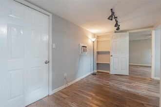 4206 Walker St in Houston, TX - Building Photo - Building Photo