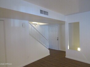 1342 W Emerald Ave in Mesa, AZ - Building Photo - Building Photo