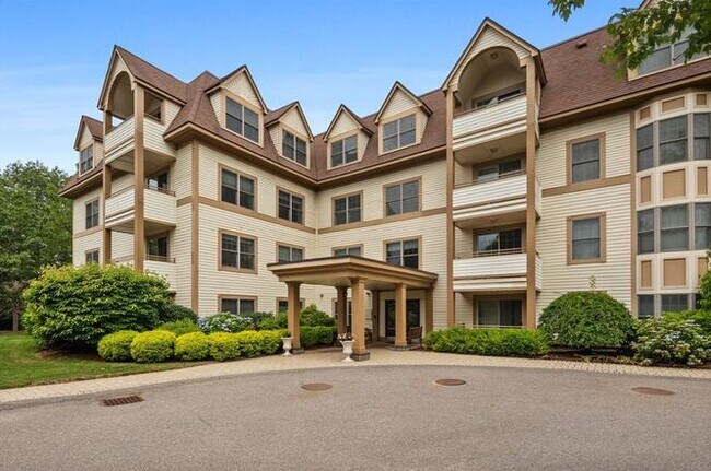 12 Russell Rd in Wellesley, MA - Building Photo - Building Photo