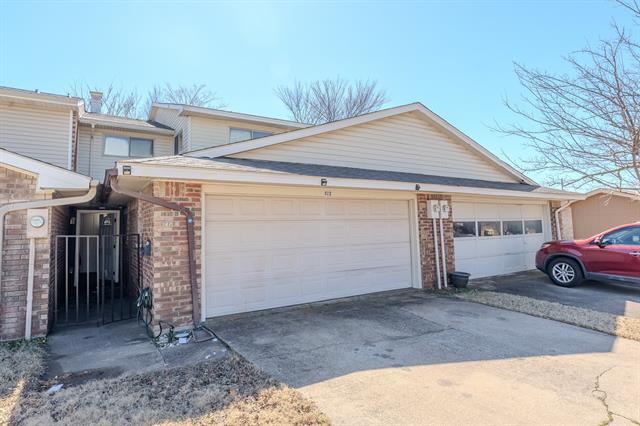 922 Shady Creek Ln in Bedford, TX - Building Photo
