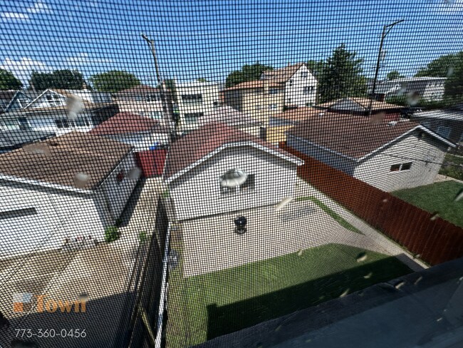 5008 W Henderson St, Unit 2 in Chicago, IL - Building Photo - Building Photo