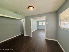 2366 Betsy Dr in Jacksonville, FL - Building Photo - Building Photo