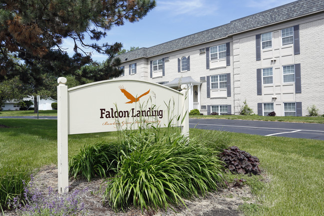 Falcon Landing Apartments - Graduate Students in Bowling Green, OH - Foto de edificio - Building Photo