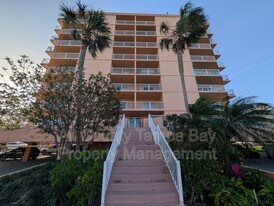 7430 Sunshine Skyway Ln S in St. Petersburg, FL - Building Photo