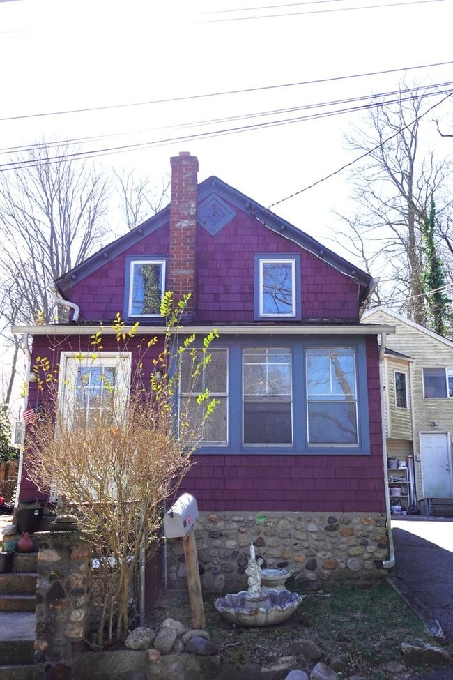 property at 7 Murray Ct