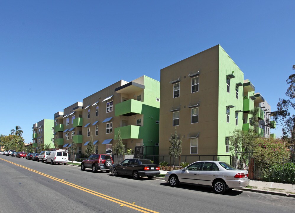 Kalos Apartments in San Diego, CA - Foto de edificio