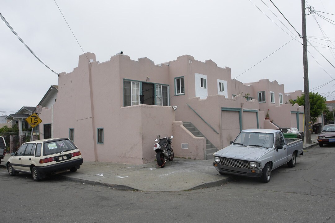 3219-3225 Angelo Ave in Oakland, CA - Building Photo