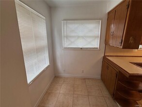 20720 Strathern St in Los Angeles, CA - Building Photo - Building Photo